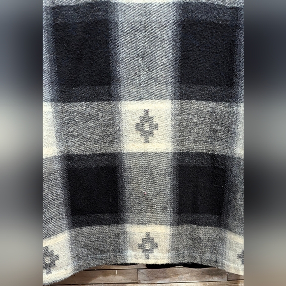 Handcrafted Original Design by Donna Gray/Black Fleece/Flannel Jacket - Picture 16 of 16